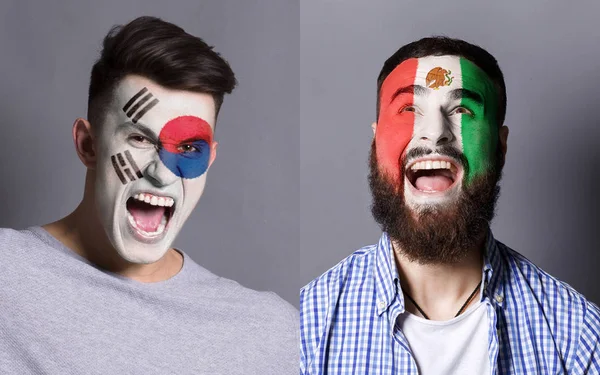 Συναισθηματική τους ποδοσφαιρόφιλους με τις χρωματισμένες σημαίες στα πρόσωπα — Φωτογραφία Αρχείου
