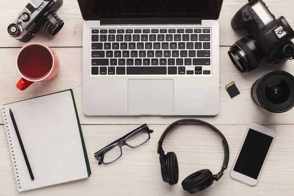 Photographer equipment and blank notepad — Stock Photo, Image