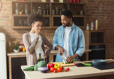 Birlikte yemek mutlu siyah Çift