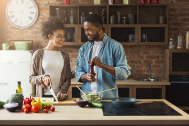 Birlikte yemek mutlu siyah Çift