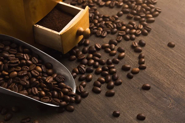 Retro coffee grinder on old wooden table, closeup — Stock Photo, Image