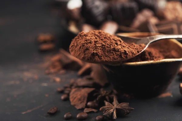 Cocoa bowl and crushed chocolate pieces on gray background — Stock Photo, Image