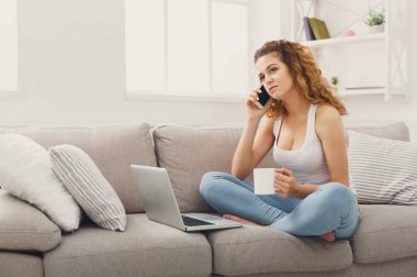 Evde çalışan güzel serbest meslek