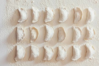 Köfte un tabloyla, tarifi için Düzen