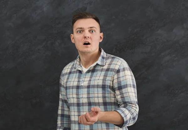 Portrait of young shocked man — Stock Photo, Image