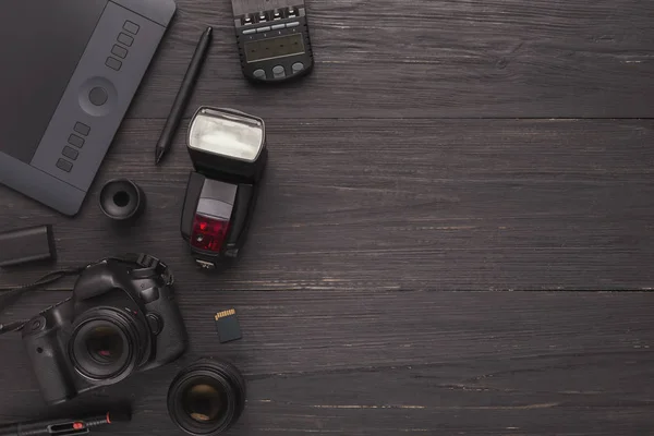 Різноманітне персональне обладнання для фотографа — стокове фото