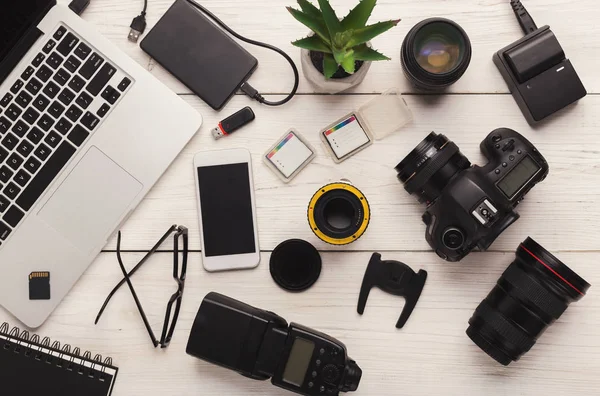 Olika personliga utrustning för fotograf — Stockfoto
