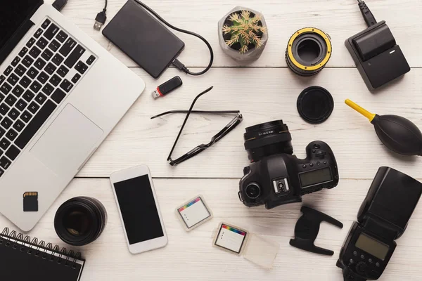 Attrezzature personali diverse per il fotografo — Foto Stock