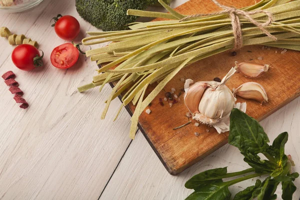 El yapımı makarna arka plan yemek