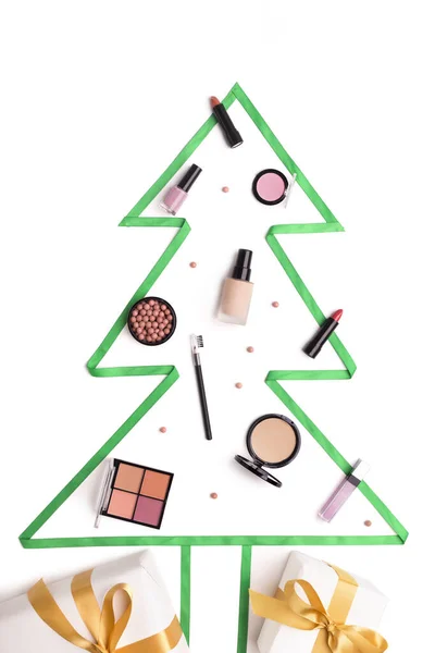 Flat lay of Christmas tree and decorative cosmetics decoration — Stock Photo, Image