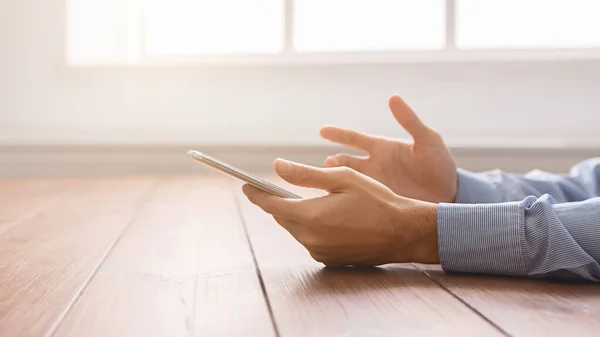 Frustrated man having problem with smartphone, closeup — Stock Photo, Image