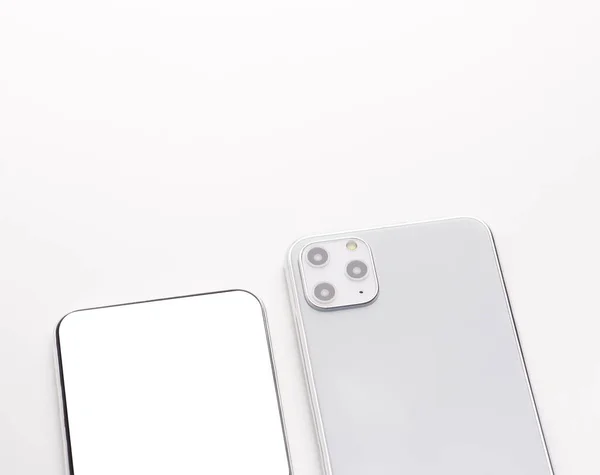 Последняя модель iPhone 11 Pro с обратной и обратной стороны с полноэкранным экраном — стоковое фото