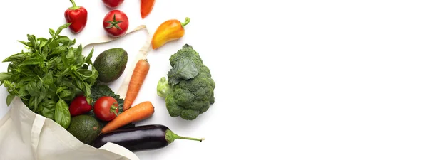 Organic vegetables in eco shopping bag on white background — Stock Photo, Image