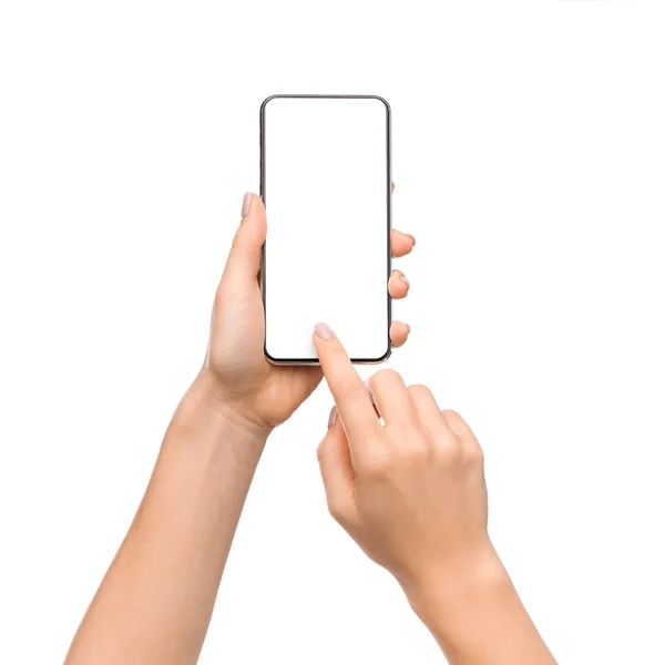 Jovens mulheres mãos usando smartphone com tela em branco — Fotografia de Stock