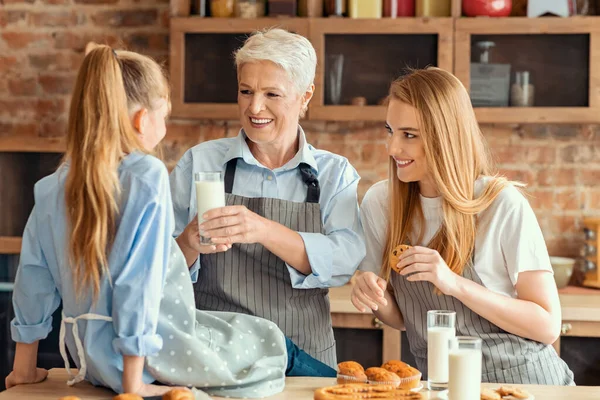 abuela toma leche