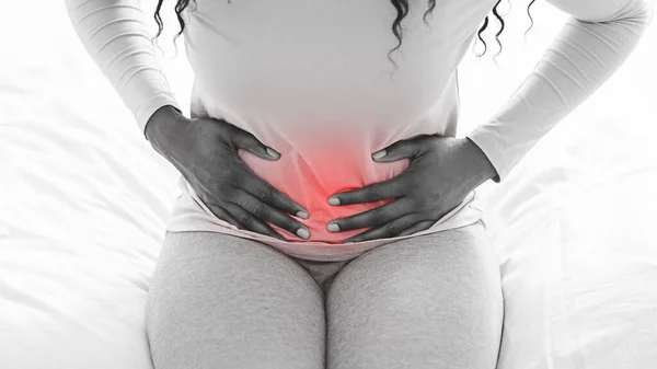 Black and white picture of woman suffering from stomach ache — Stock Photo, Image