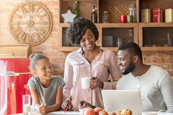 Positive afro family planning day in the morning during breakfast — Stock Photo, Image