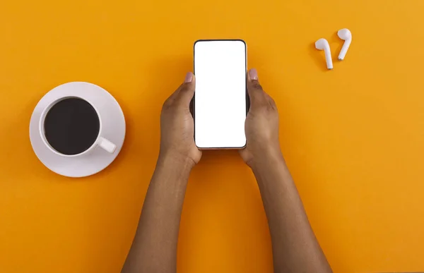 Top view of blank smartphone, coffee cup and earphones — Stock Photo, Image