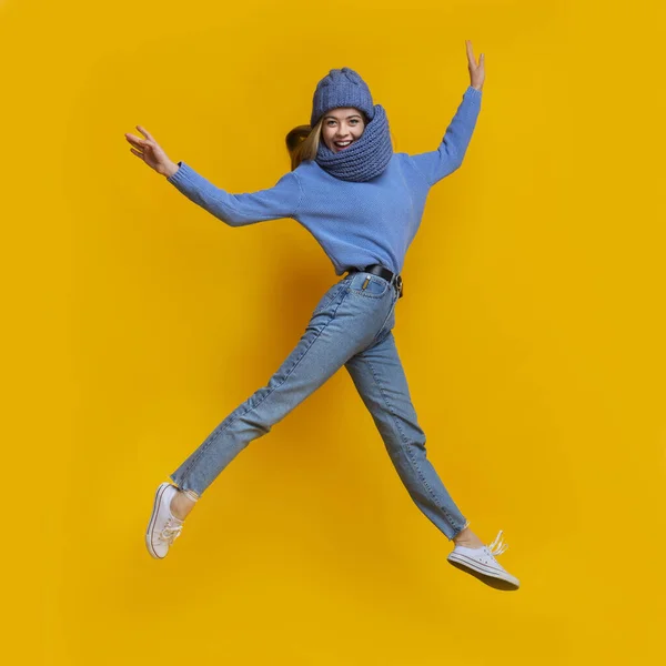 Happy pretty girl showing funny moves in the air — Stock Photo, Image