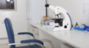 Modern mikroskobun büyük laboratuardaki analizleri bulanıklaştırdı.