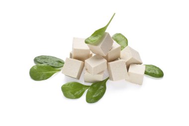 Taze ıspanak yapraklı soya peyniri.