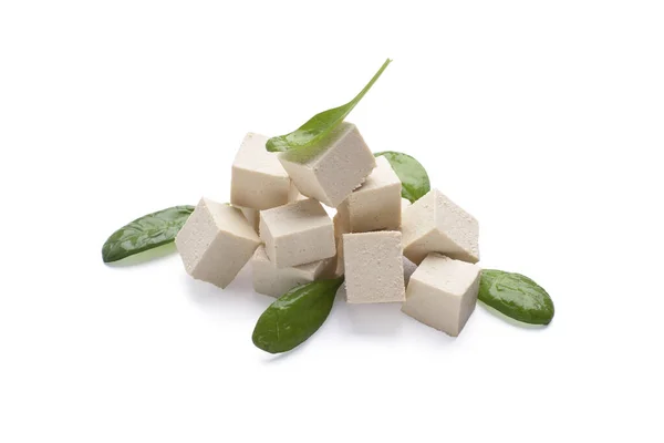Tofu non cuit et feuilles vertes d'épinards frais — Photo