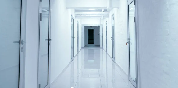 Empty corridor in hospital with closed doors — Stock Photo, Image