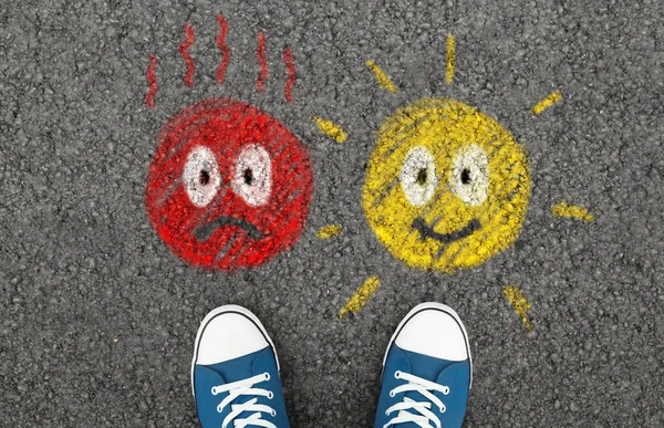 Negative and positive feedback painted on the road — Stock Photo, Image