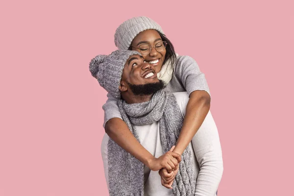 Happy girl with closed eyes embracing her man — Stock Photo, Image