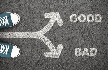 Alphalt yolunda iyi ve kötü yazılı.