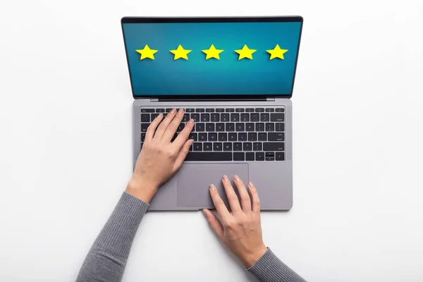 Woman using laptop with highest rating on screen — Stock Photo, Image