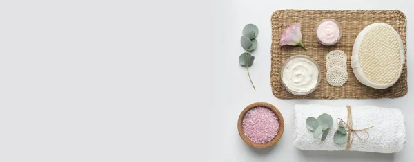 Eco-vriendelijke spa accessoires herbruikbare pads, katoenen handdoek, slipje en biologisch zout — Stockfoto