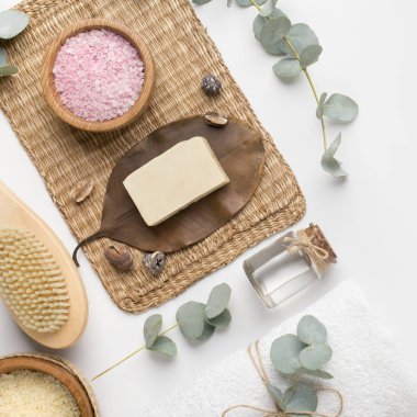 Spa ve rahatlamak için organik kozmetik ve eko malzemelerden oluşan düz bir yer