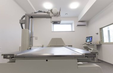 Otomatik X-ray cihazlı boş laboratuvar odası