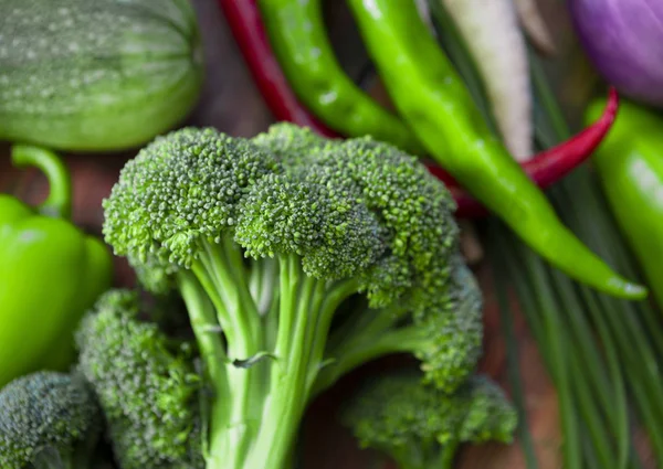 Conjunto saludable de verduras verdes para la dieta nutrición y vitaminas naturales — Foto de Stock