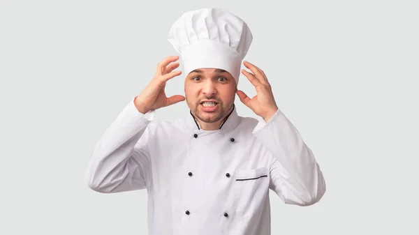 Rozzlobený kuchař kuchař Gesturing s rukama, Studio Shot, Panorama — Stock fotografie