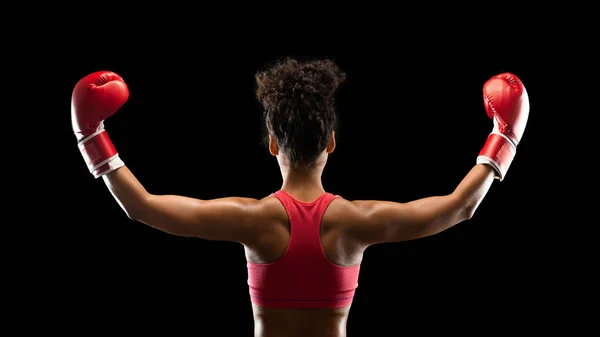 Boxe chamion afro menina levantando as mãos — Fotografia de Stock