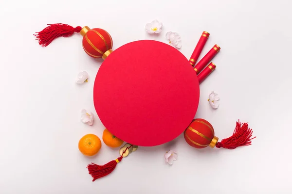 Uroczyste dekoracje dla chińskich lub księżycowych Nowy rok ze świeżymi mandarynkami — Zdjęcie stockowe