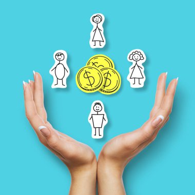 Mavi arka planda kağıt insanları ve dolar paralarını tutan eller.