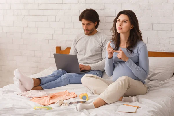 Thoughtful pregnant woman thinking about checklist for going to maternity hospital — 스톡 사진