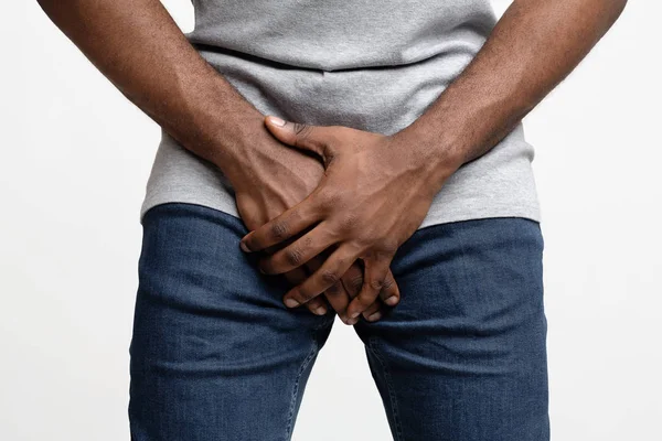 Cropped of black guy holding his groin — Stock Photo, Image