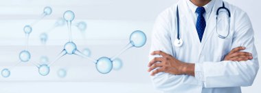 Işık Arkaplanına Karşı Beyaz Üniformalı Doktor