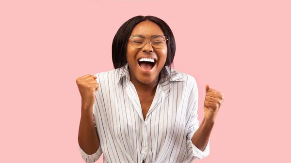 Excited African American Woman Gesturing Yes Shouting, Pink Background, Panorama — Stock Photo, Image