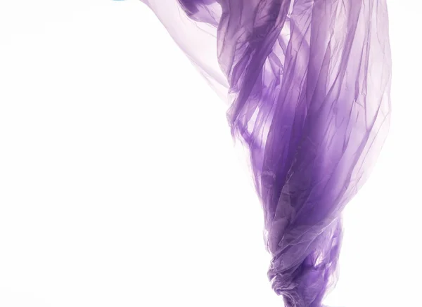 Tornado di sacchetto di plastica viola su sfondo bianco — Foto Stock