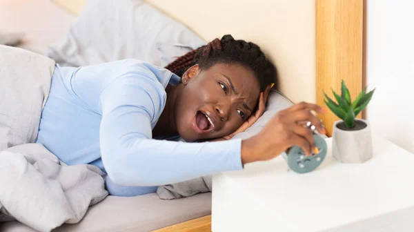 Girl Having A Hard Time Waking Up Lying In Bed — Stock Photo, Image