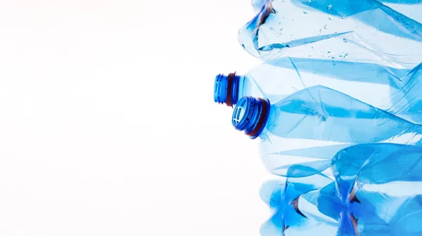 Bottiglie di plastica PET isolato su sfondo bianco — Foto Stock