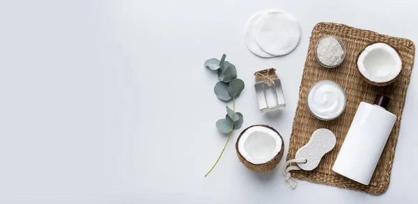 Leche de coco para el cuidado suave de la piel, crema hidratante — Foto de Stock