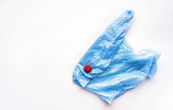 Pesce blu di sacchetto di plastica isolato su sfondo bianco — Foto Stock