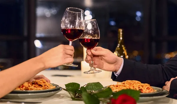 Romantyczna kolacja dla pary w koncepcji miłości — Zdjęcie stockowe