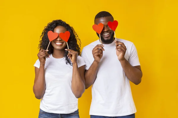 Black couple closing eyes with red love hearts — 스톡 사진